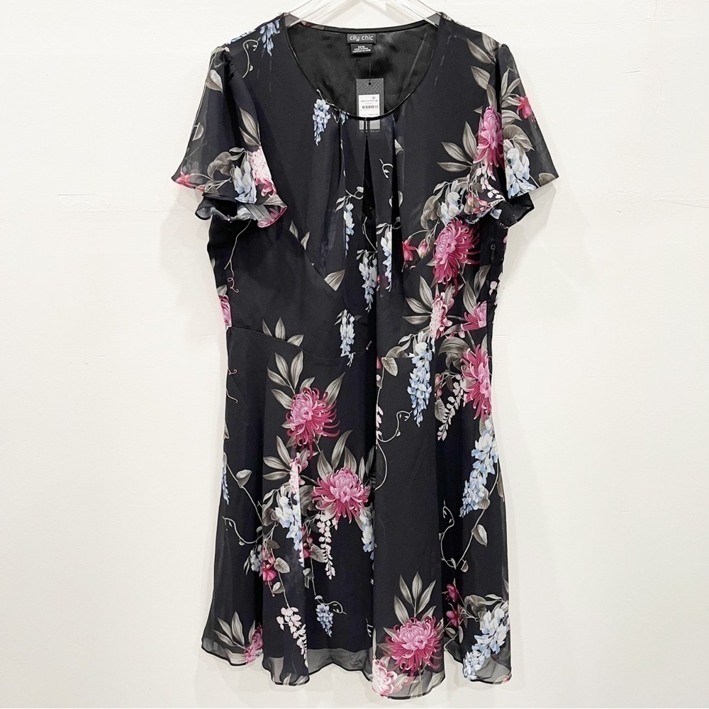 City Chic Flutter Allure Dress in Floral Size Medium / 18